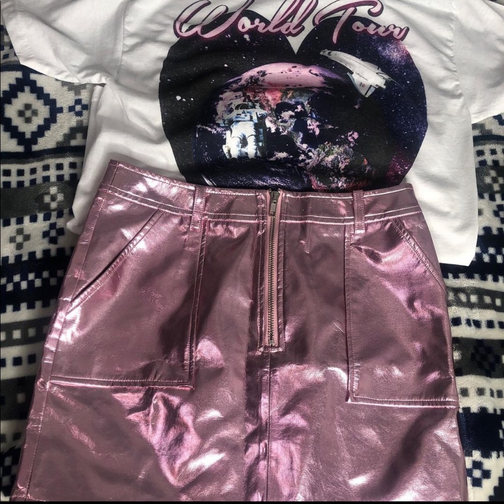 Pink Metallic Skirt. Never worn. Good condition.